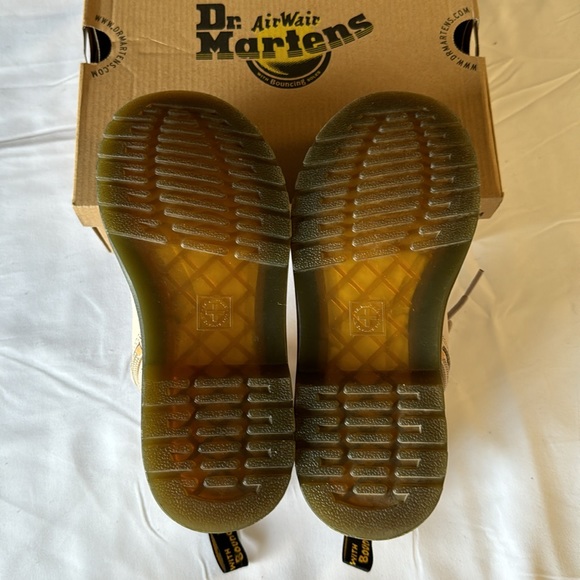 Dr. Martens Women’s Vintage Taupe Romario US 5 - Picture 5 of 6